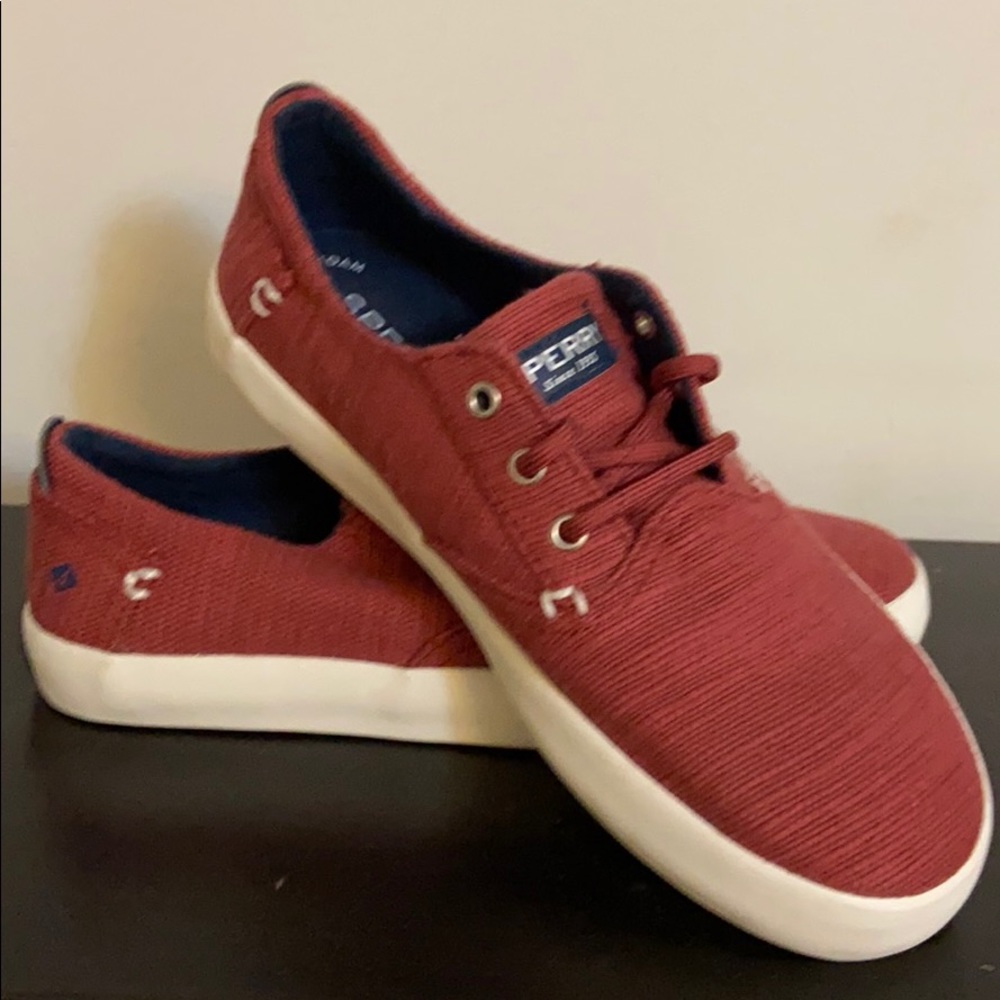 SPERRY Boys shoes size 3 NEW
